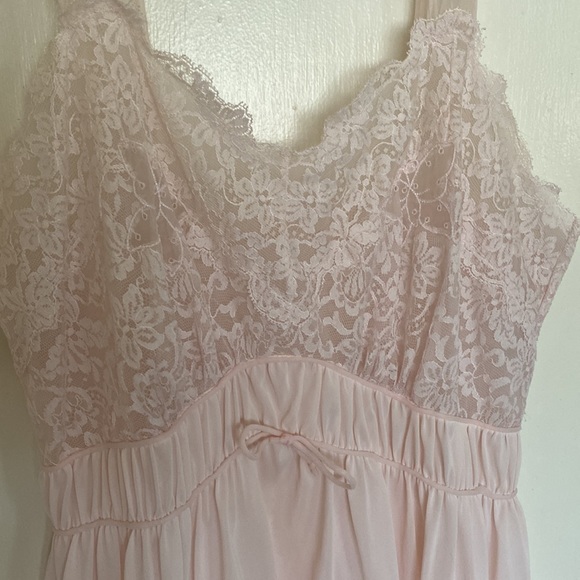 Vintage Kayser pink gown with lace and ties in front and back - Picture 2 of 6